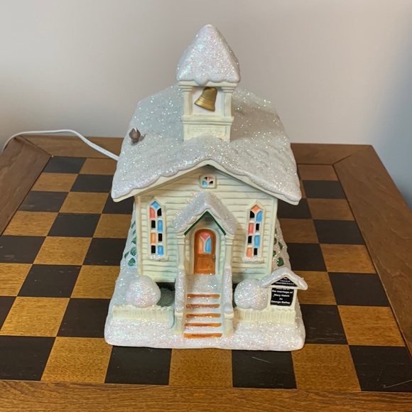 Vintage 2004 Bedford Falls It’s a Wonderful Life Light-Up Church - Picture 1 of 9